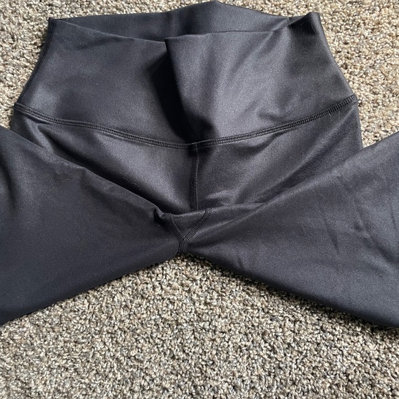 🖤 ALO Yoga Leathered Leggings 🖤 - Picture 4 of 6